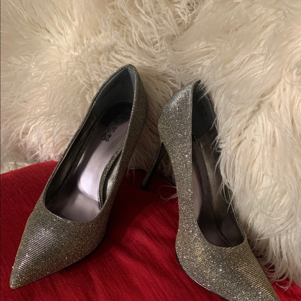 Carlos Santana silver glittering pumps size 10